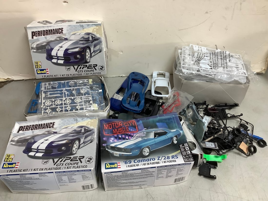 Various car models(Revell Viper GTS Coupe, Revell 69' Camaro Z/28 RS, and more): Various car models(Revell Viper GTS Coupe, Revell 69' Camaro Z/28 RS, and more)