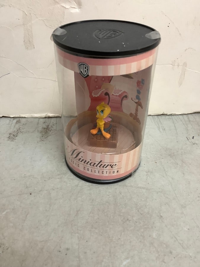 Tweety bird Miniature Classic Collection collectible in original case (1 of 1)
