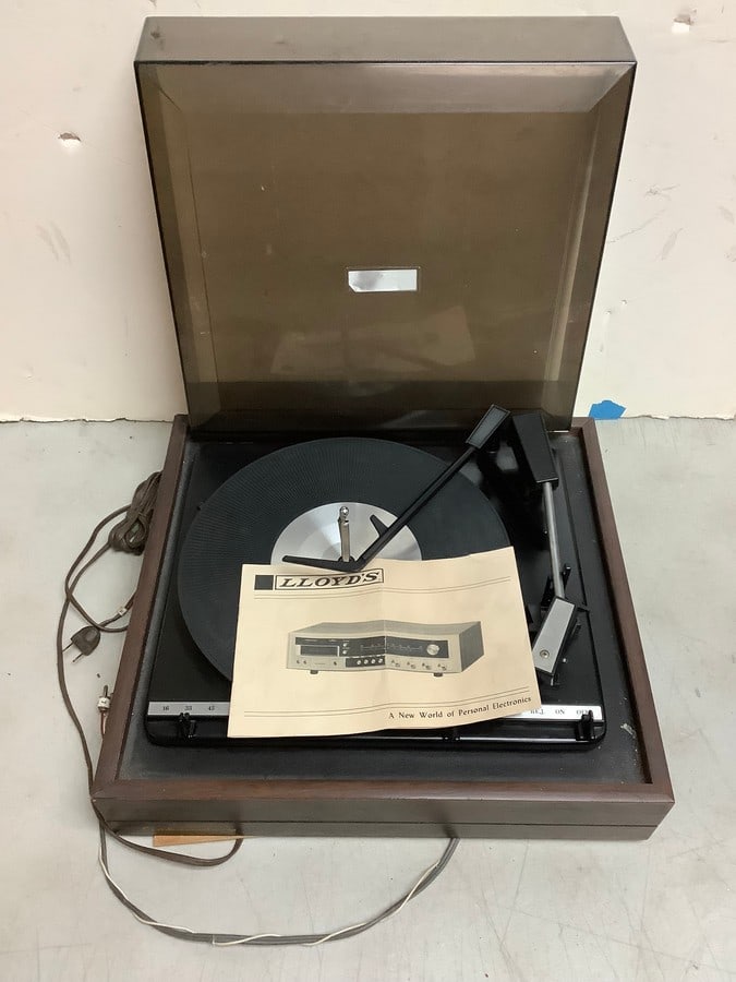 Lloyds Record Player (7inx15.5inx14.25in): Lloyds Record Player (7inx15.5inx14.25in)