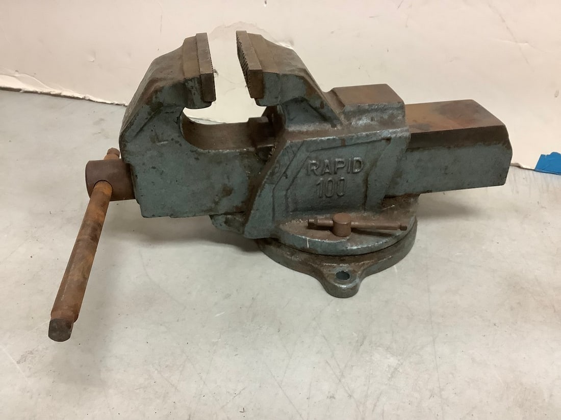 Vintage Rapid 100 Heavy Duty Bench Vice (6.75in Tall) (1 of 1)