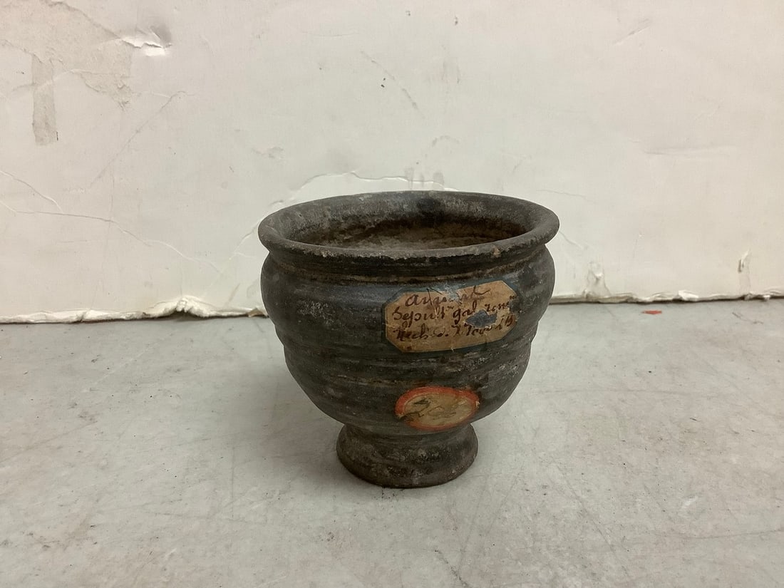 Antique mini pot(2.75in.tall): Antique mini pot(2.75in.tall)