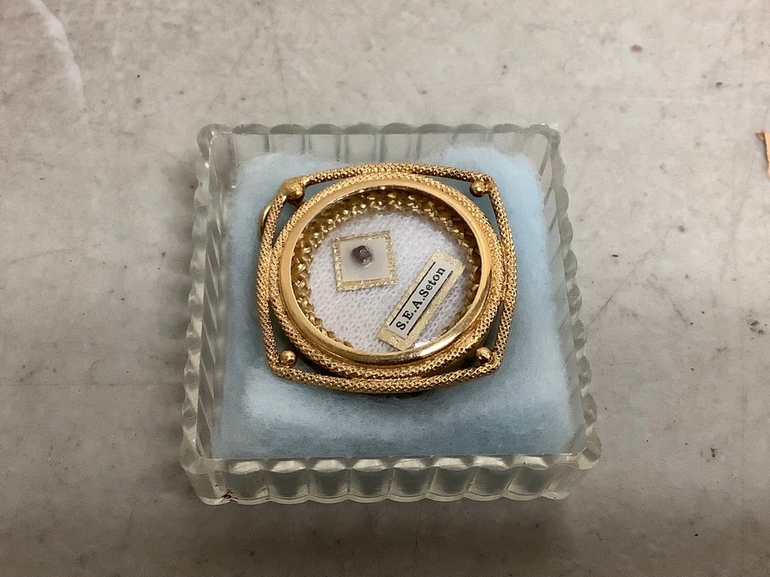 Saint Seton Locket: Saint Seton Locket
