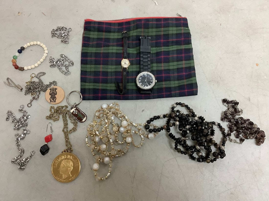 Costume jewelry(watches, necklaces, bracelets, and more): Costume jewelry(watches, necklaces, bracelets, and more)