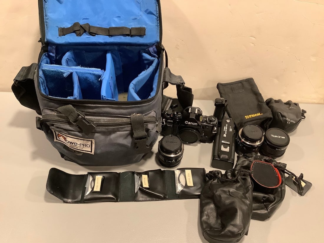 Canon A-1 camera with accesories(lenses, flash attachment, and more) (1 of 1)