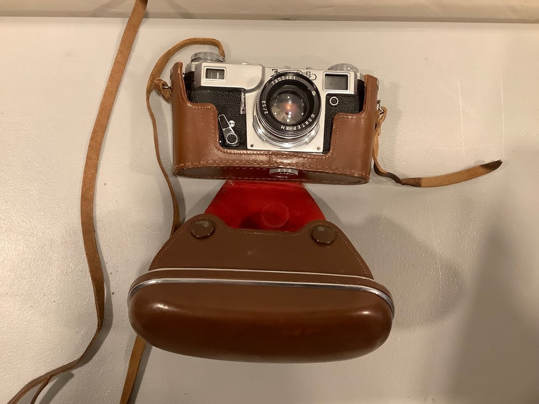 Vintage Kiev carrying case and camera (1 of 1)