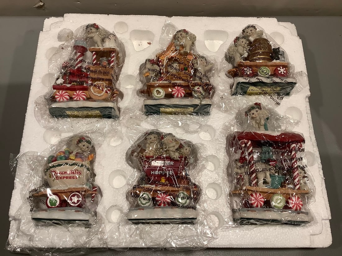 The Dreamsicles vintage Danbury Christmas statues(6 total): The Dreamsicles vintage Danbury Christmas statues(6 total)