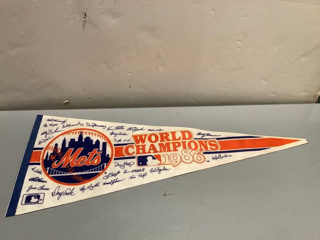Vintage Mets World Champion Rings banner 1986(28.5in.long) (1 of 1)