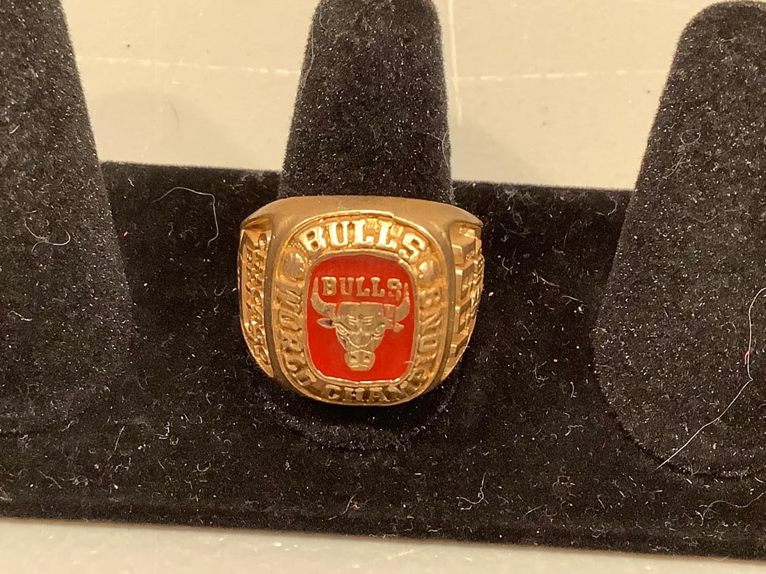1991 Chicago Bulls NBA replica ring(size 10): 1991 Chicago Bulls NBA replica ring(size 10)