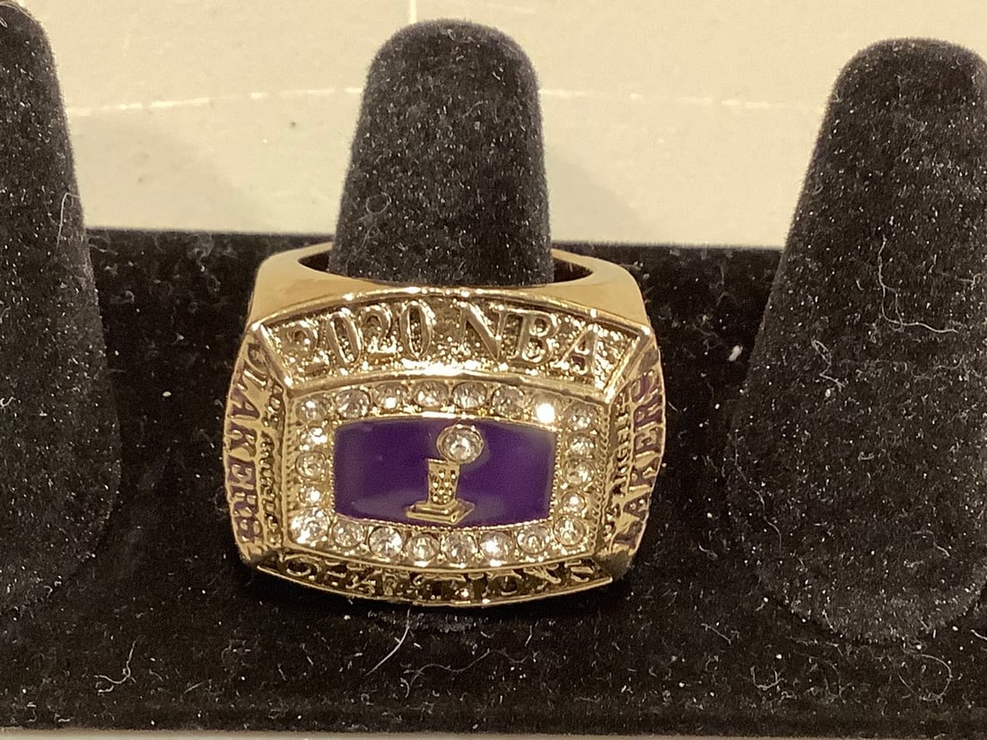 2020 NBA James World Champions replica ring(size 10) (1 of 1)