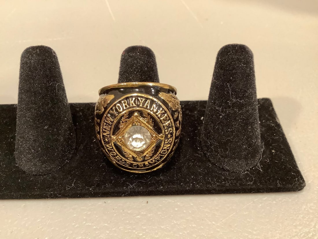NY Yankees World Champions 1961 replica ring(size 12) (1 of 1)