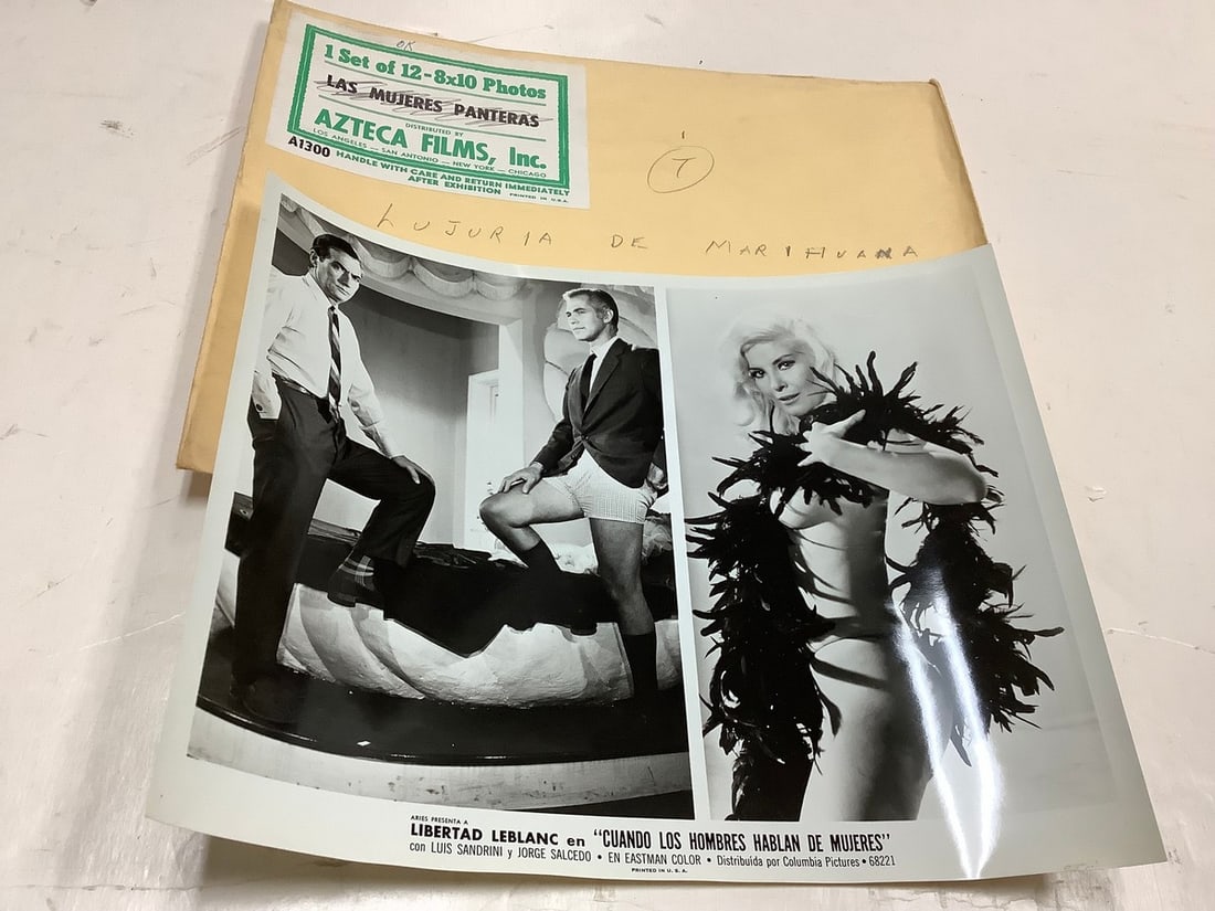 Vintage "Cuandos los Hombres hablan de Mujeres" Black and White Movie Print (8inx10in): Vintage "Cuandos los Hombres hablan de Mujeres" Black and White Movie Print (8inx10in)