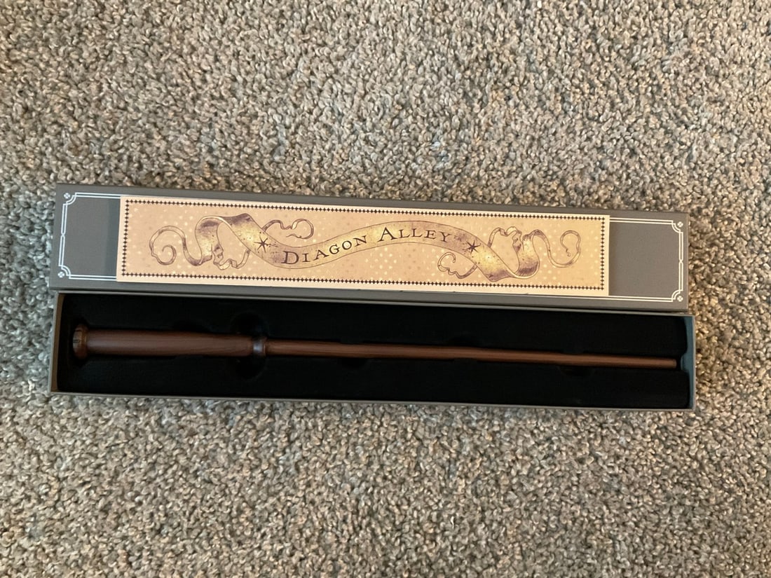 Porpentina Goldstein from Fantastic Beasts interactive Wand from Universal Orlando Wizarding World: Porpentina Goldstein from Fantastic Beasts interactive Wand from Universal Orlando Wizarding World