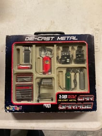 Car Garage 1:18 scale Die Cast Metal