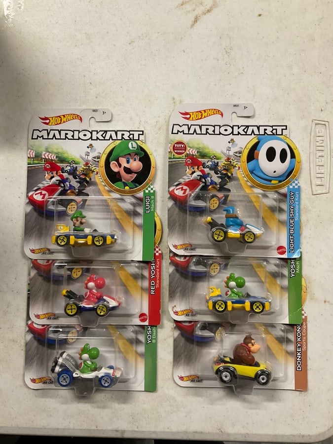 lot of 6 Mario Kart Hot Wheels: lot of 6 Mario Kart Hot Wheels