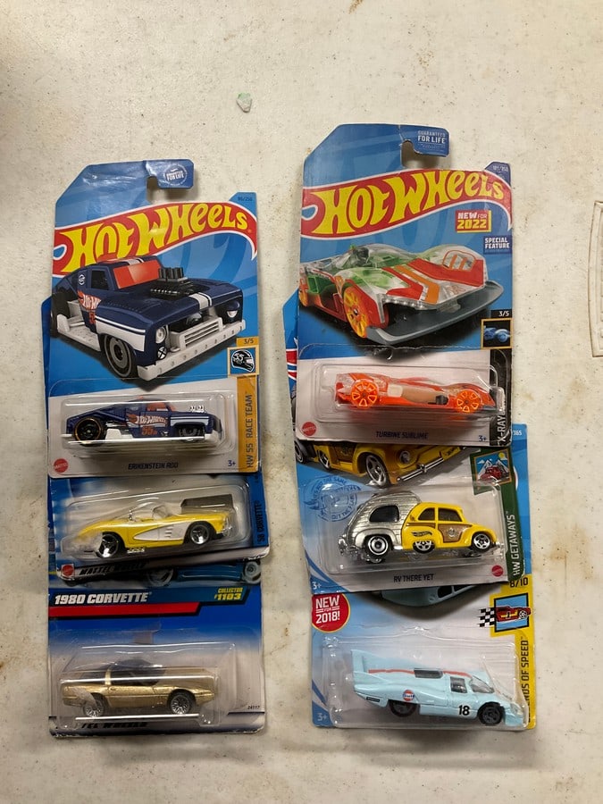 Lot of 6 Hot Wheels: Lot of 6 Hot Wheels