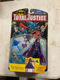 Kenner Total Justice The Huntress Figure
