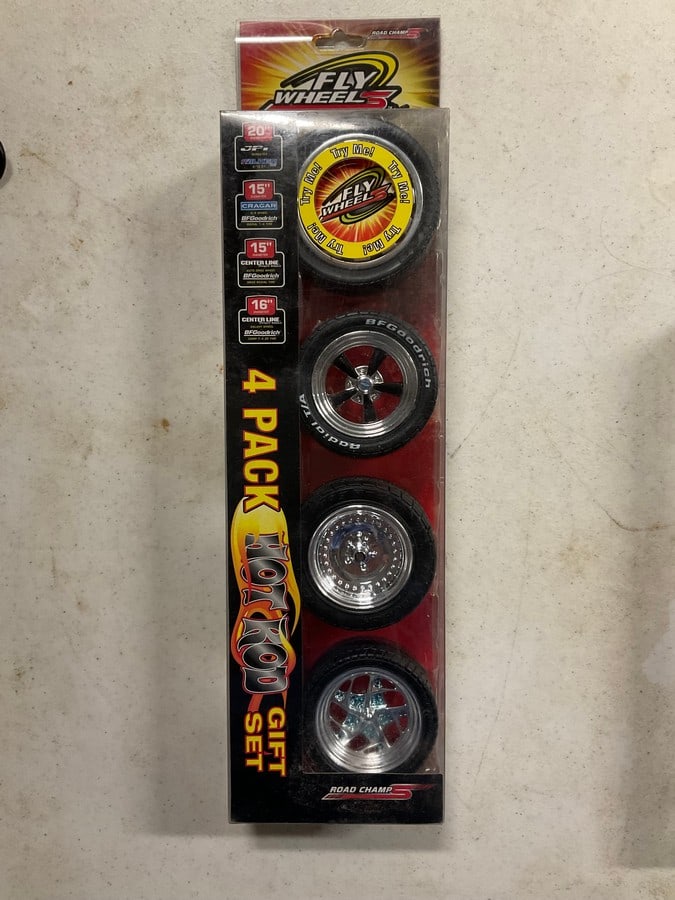 Road Champs Fly Wheels Hot Rid Gift Set: Road Champs Fly Wheels Hot Rid Gift Set