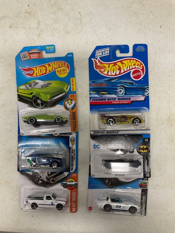 Lot of 6 hot wheels diecast cars: Lot of 6 hot wheels diecast cars