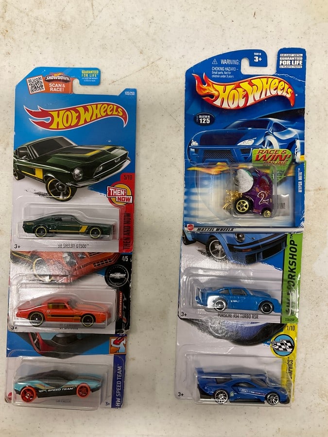 Lot of 6 hot wheels diecast cars: Lot of 6 hot wheels diecast cars