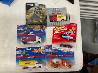 Lot of 6 diecast cars
