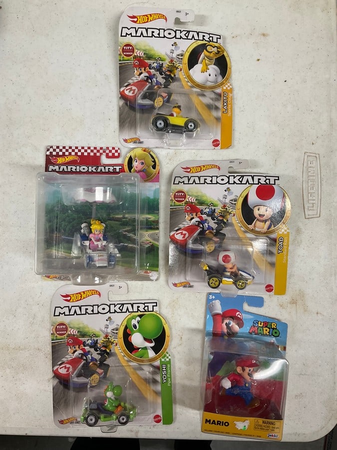 Lot of 5 hot wheels Mario Kart diecast cars: Lot of 5 hot wheels Mario Kart diecast cars