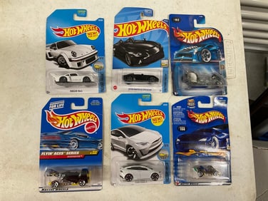 Lot of 5 hot wheels diecast cars