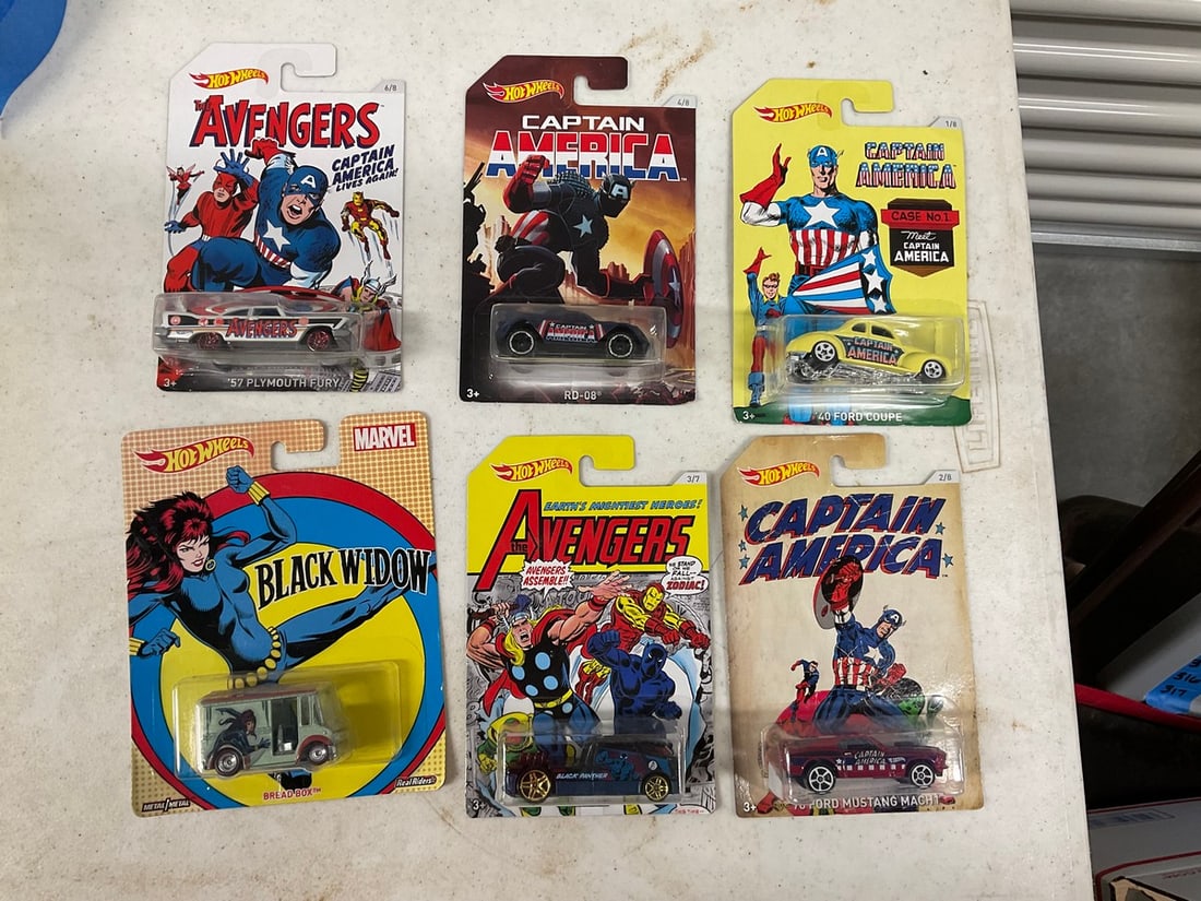 Lot of 6 hot wheels Avengers diecast cars: Lot of 6 hot wheels Avengers diecast cars