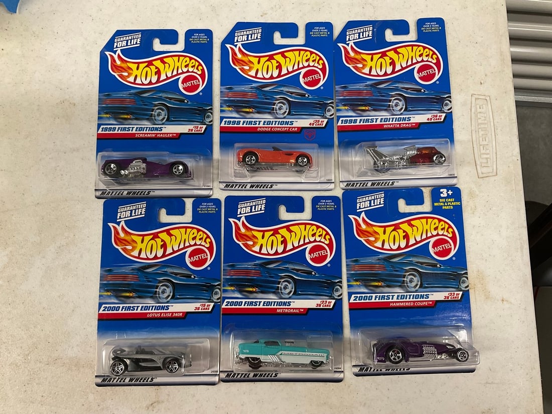 Lot of 6 hot wheels diecast cars: Lot of 6 hot wheels diecast cars