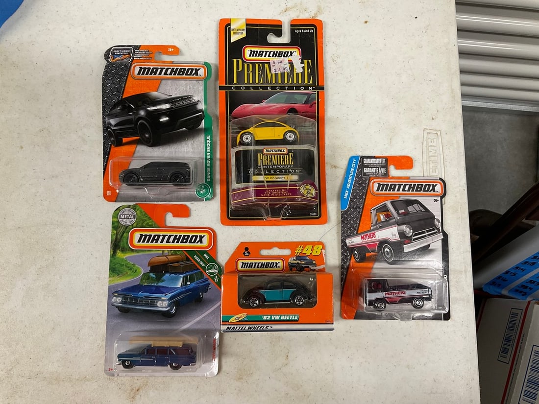 Lot of 5 matchbox diecast cars: Lot of 5 matchbox diecast cars