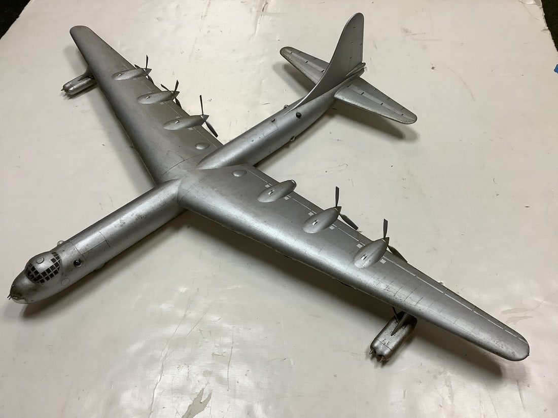 Vintage airplane model(27.5in.long): Vintage airplane model(27.5in.long)