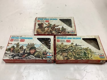 Vintage WWII toy soldiers(in orignal box)