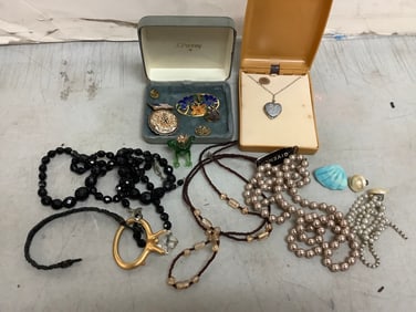 Elephant book ends 7in tall