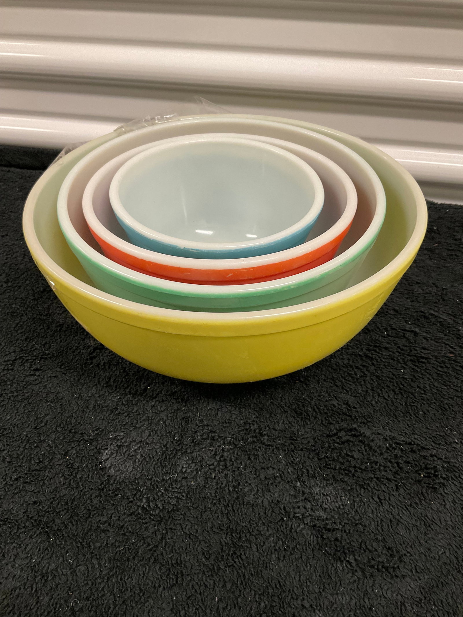complete set of pyrex colored bowls: complete set of pyrex colored bowls