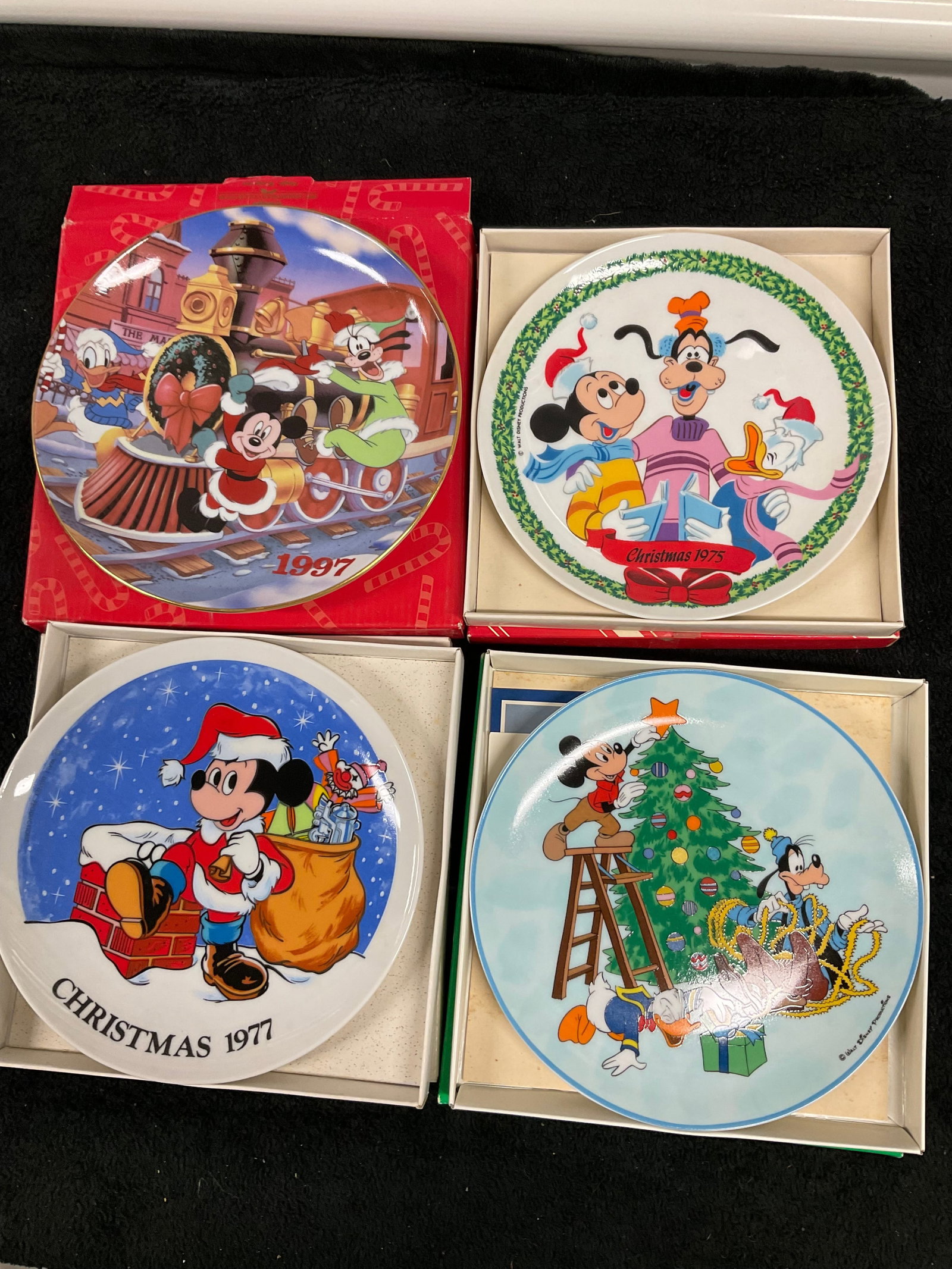 lot of vintage disney collector character and other plates: lot of vintage disney collector character and other plates