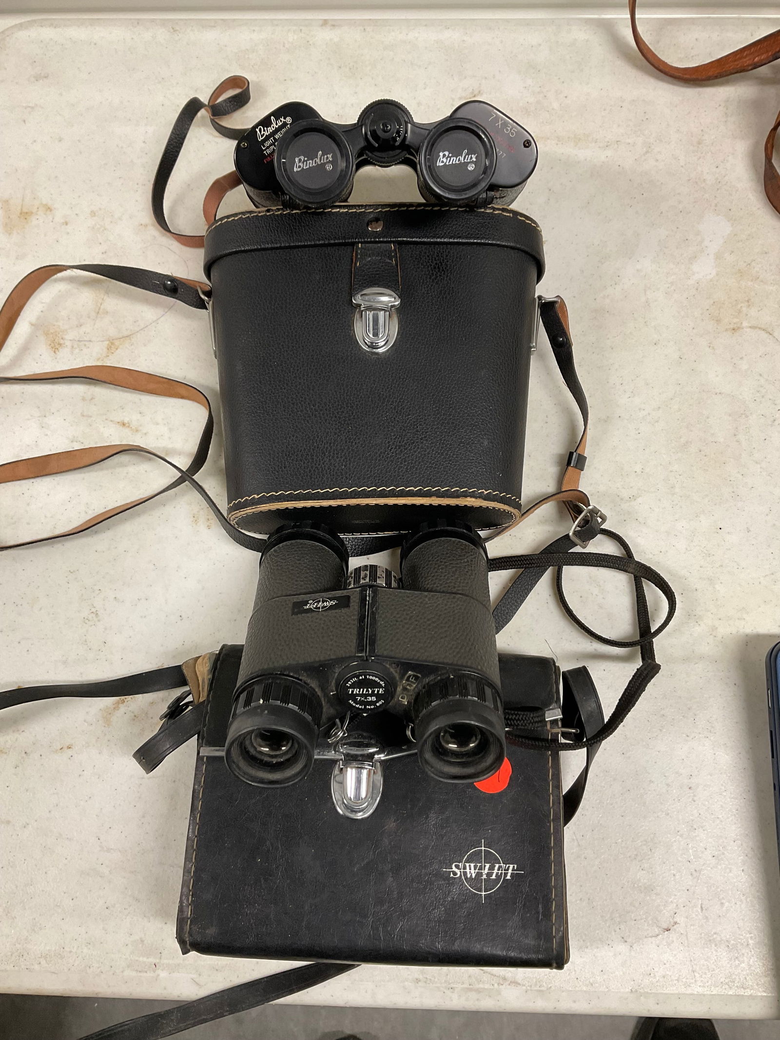 vintage swift model. 805 7x35 and binolux no. k-72777 bincoluars with cases (1 of 1)