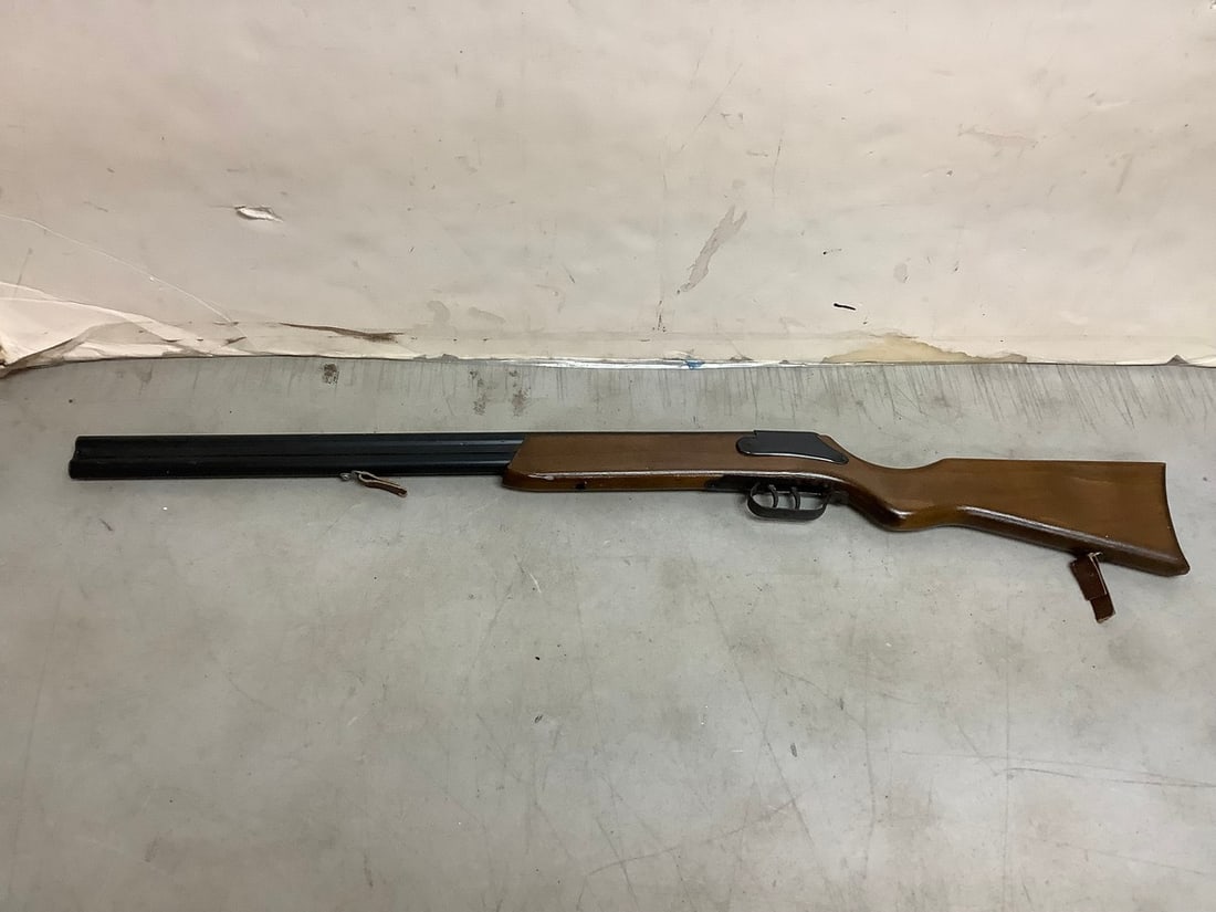1970 double trigger Carbine Jouet 32in long: 1970 double trigger Carbine Jouet 32in long