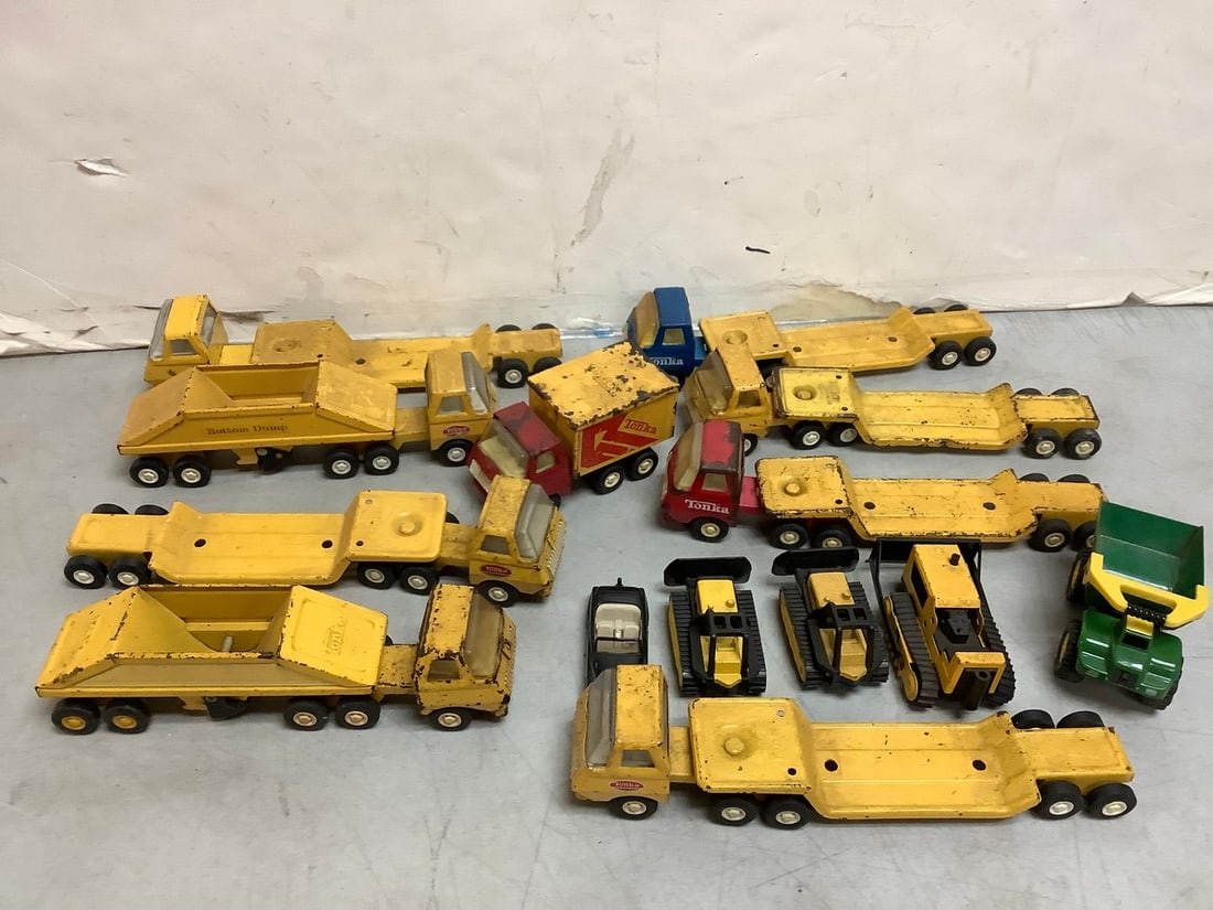 Vintage TONKA trucks and metal toy cars 3in tallest 10in longest (1 of 1)