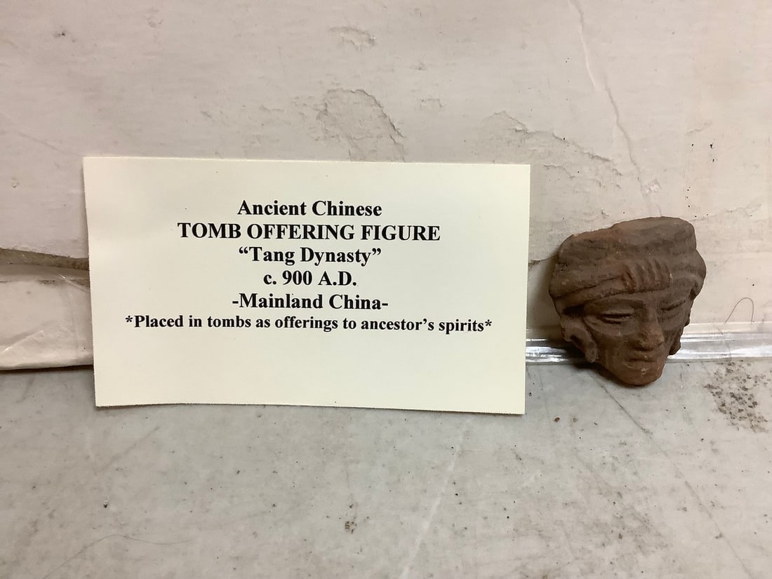 Ancient chinese tomb offering figure tang dynasty (c. 900A.D.) 1.5in (1 of 1)