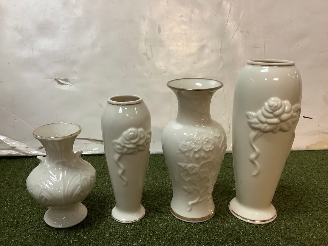 Lenox hand decorated vases 7.75in tallest: Lenox hand decorated vases 7.75in tallest