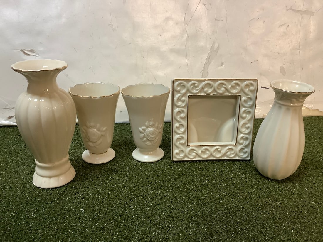 Lenox and gold coast vases and picture framed 6intallest: Lenox and gold coast vases and picture framed 6intallest