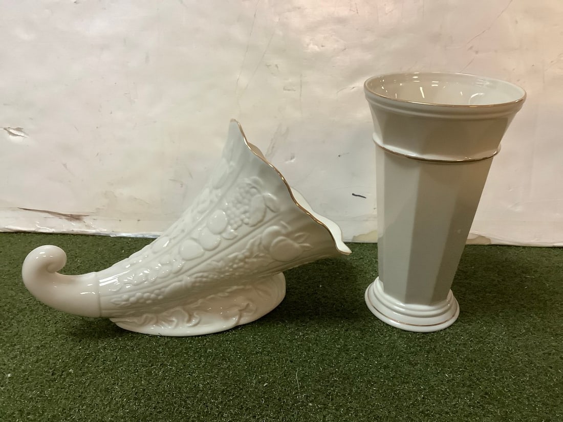 LENOX cornacopia and LENOX vase 9.25in tall: LENOX cornacopia and LENOX vase 9.25in tall