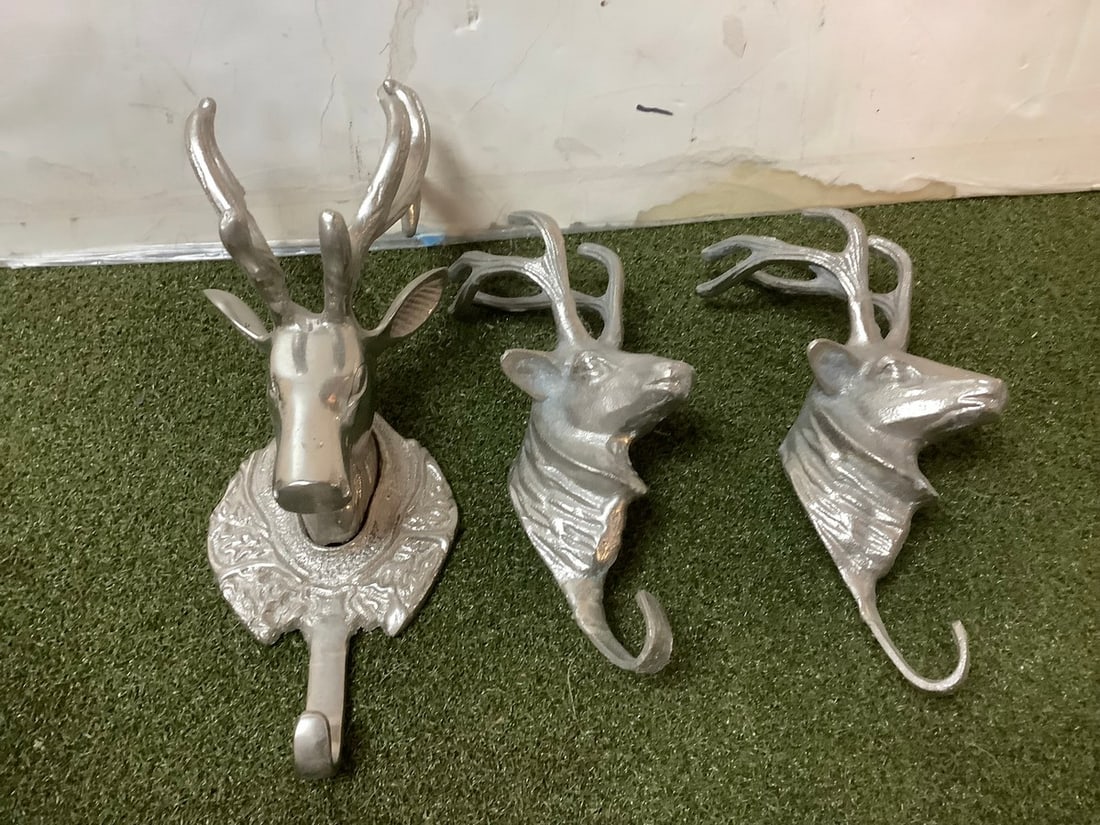 Deer wall mount metal hangers 10.5in tallest (1 of 1)