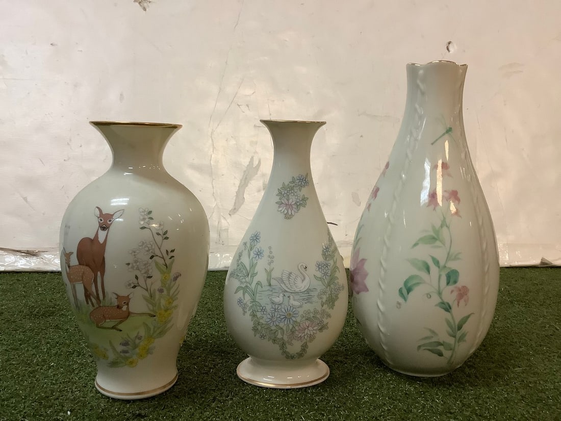 LENOX Mothers day and morningside cottage vases 9.5in tallest: LENOX Mothers day and morningside cottage vases 9.5in tallest