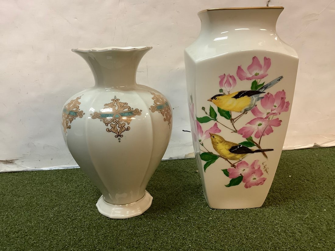 LENOX Presidental garden collection vase 12in tall and LENOX vase (1 of 1)