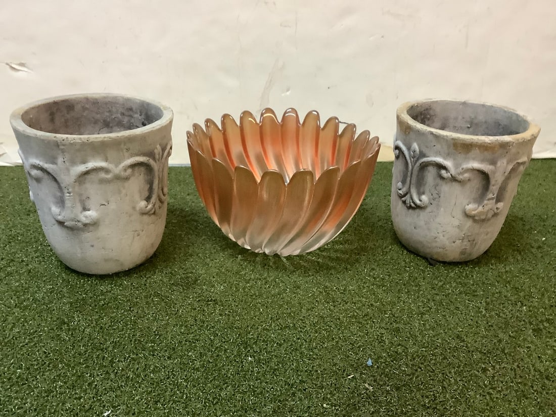Planter pots 5.75x5.25 and decorative bowl: Planter pots 5.75x5.25 and decorative bowl