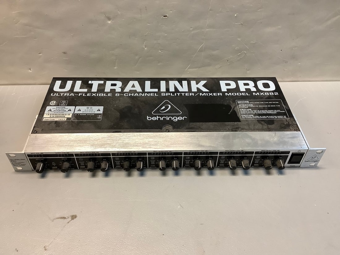 Behringer Ultralink Pro 8 channel splitter/mixer(model:MX882) (1 of 1)