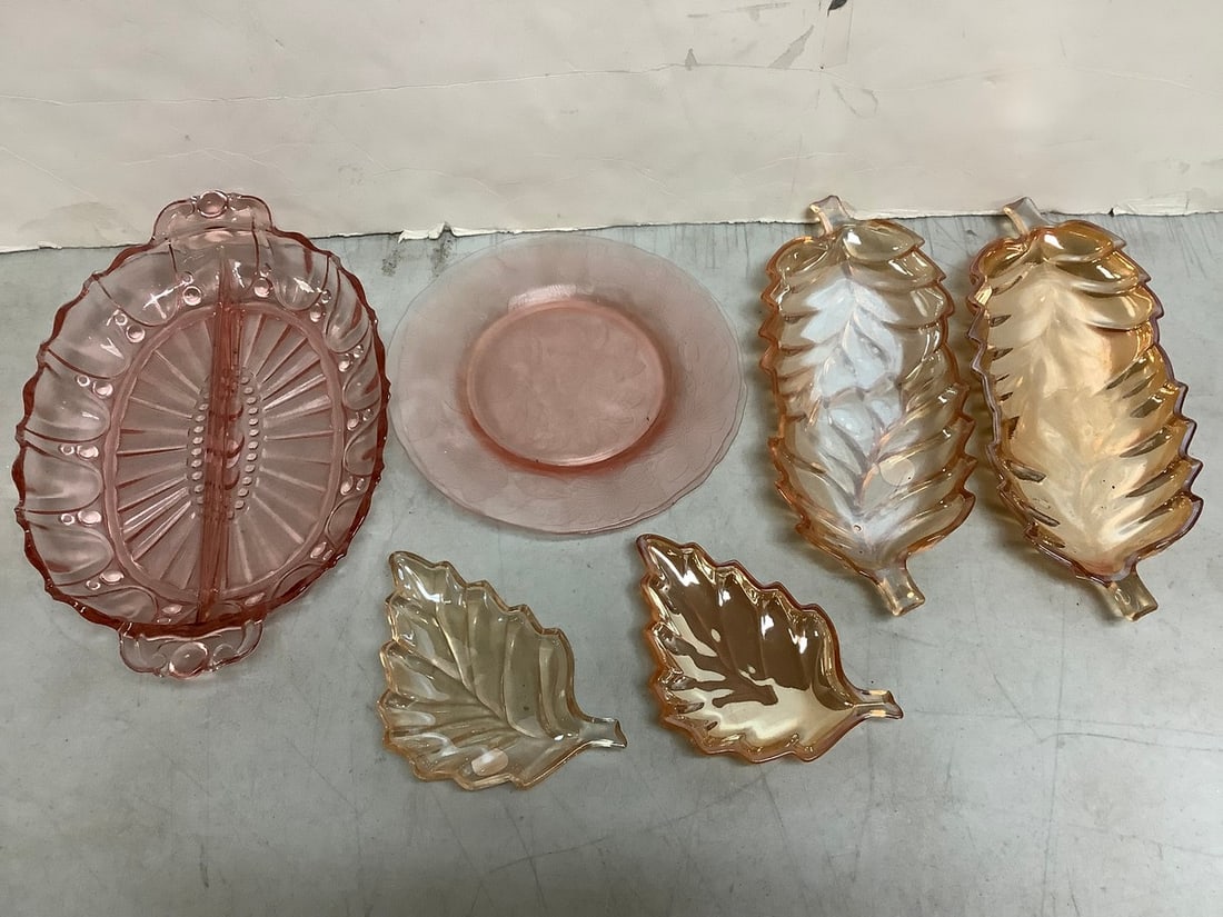 Depression glass decorative dishes(largest 12in.x8in.x1.5in.): Depression glass decorative dishes(largest 12in.x8in.x1.5in.)