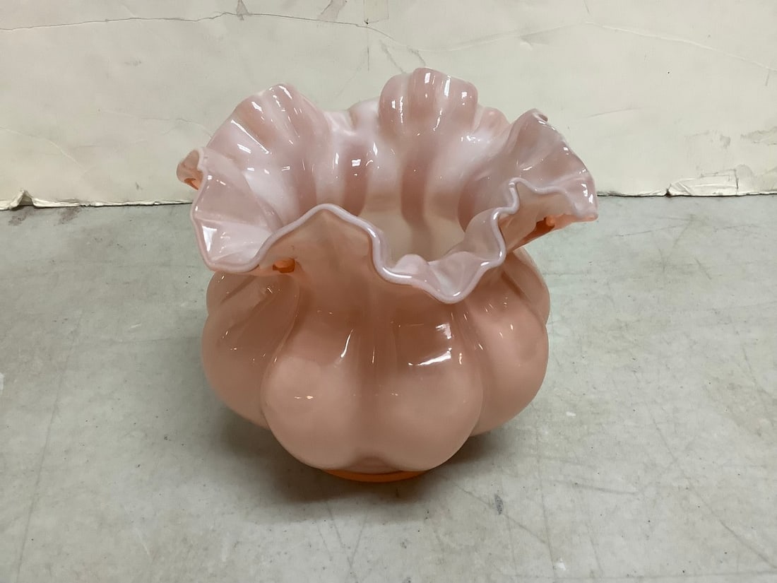 Fenton type vase(5in.tall): Fenton type vase(5in.tall)