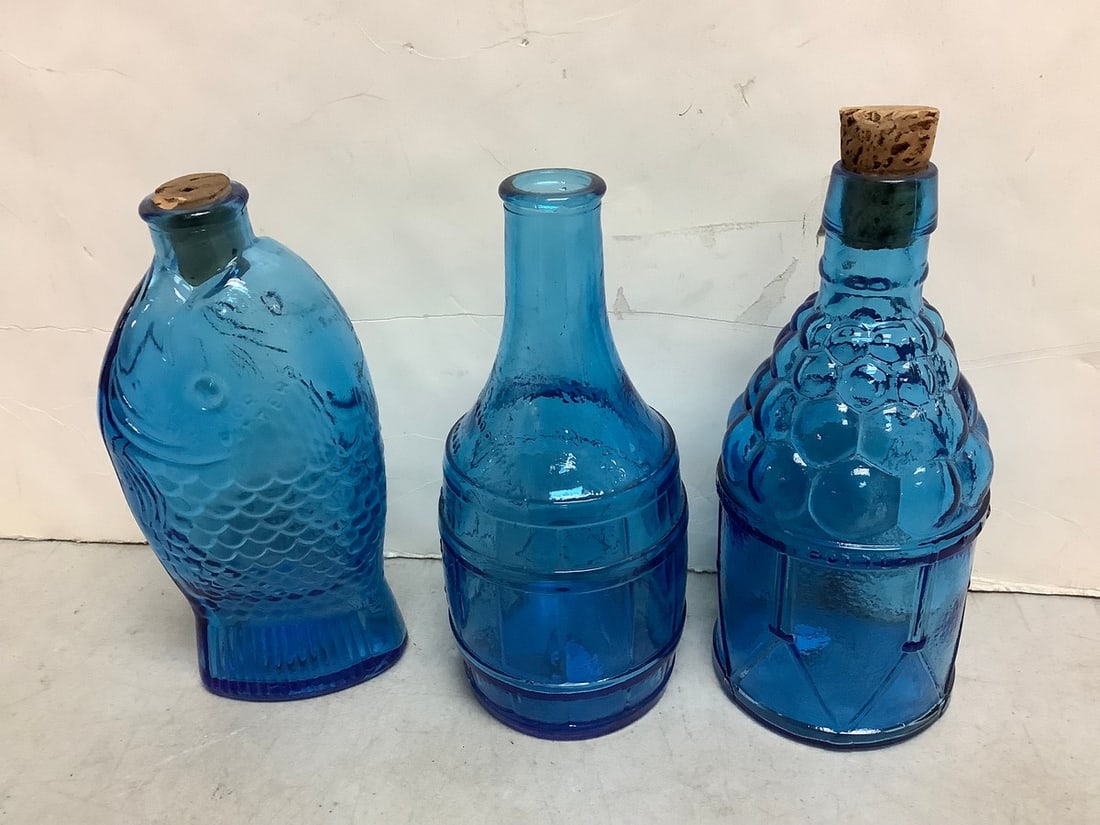 Cobalt blue bottles(8.25in.tallest): Cobalt blue bottles(8.25in.tallest)