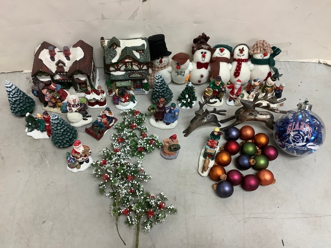 Various Christmas Ceramics and Decorations (Tallest - 4.5in) (1 of 1)